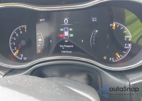 2015 Jeep Grand Cherokee Laredo z USA, uszkodzony, nr VIN 1C4RJFAGXFC956516